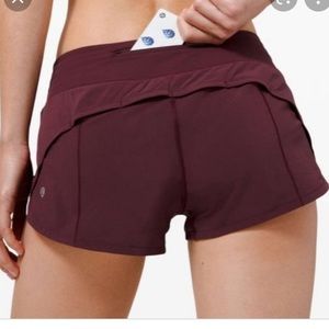 Lululemon 2.5” size 6 Speed Up short